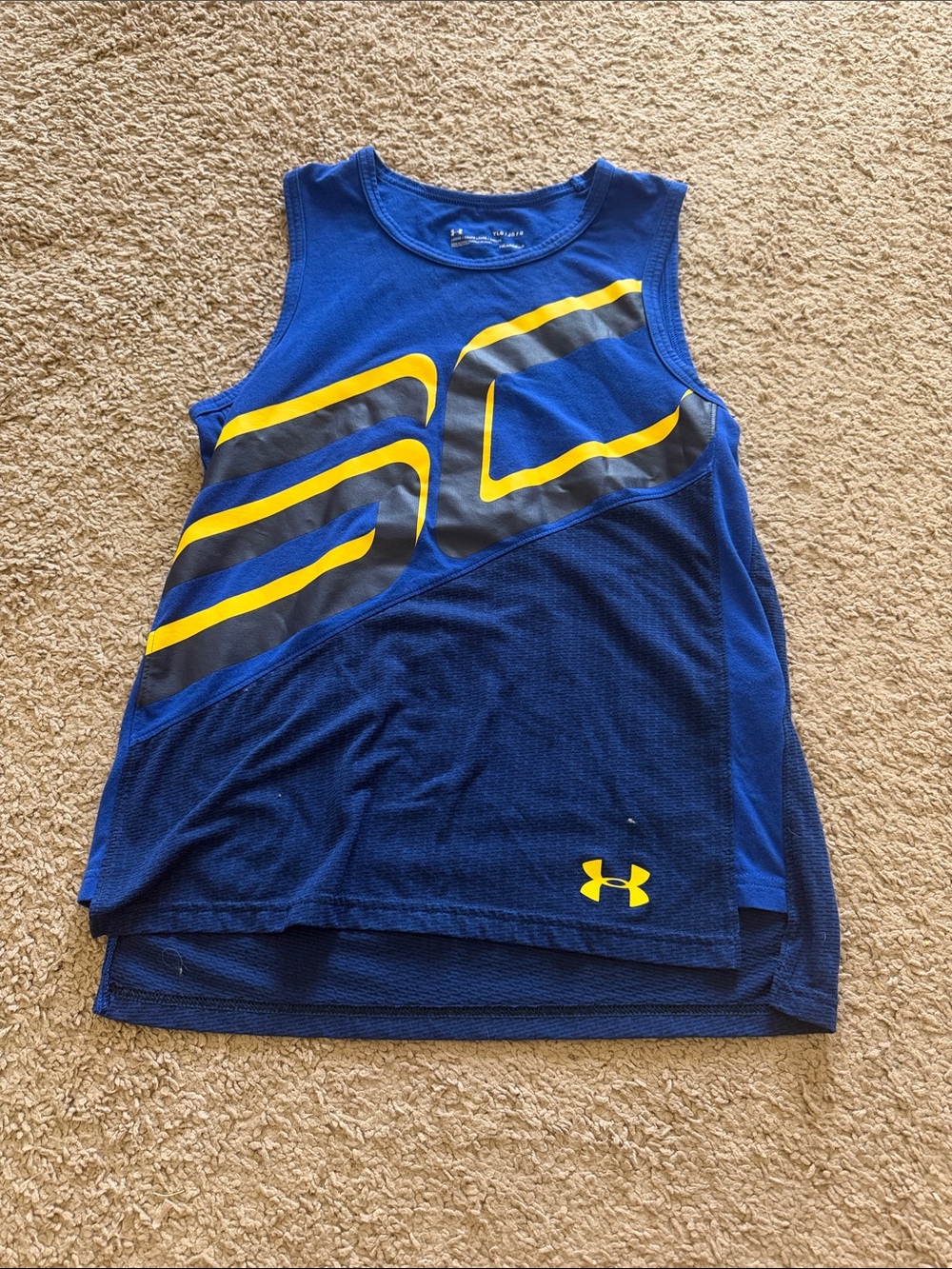 Under Armour size large top